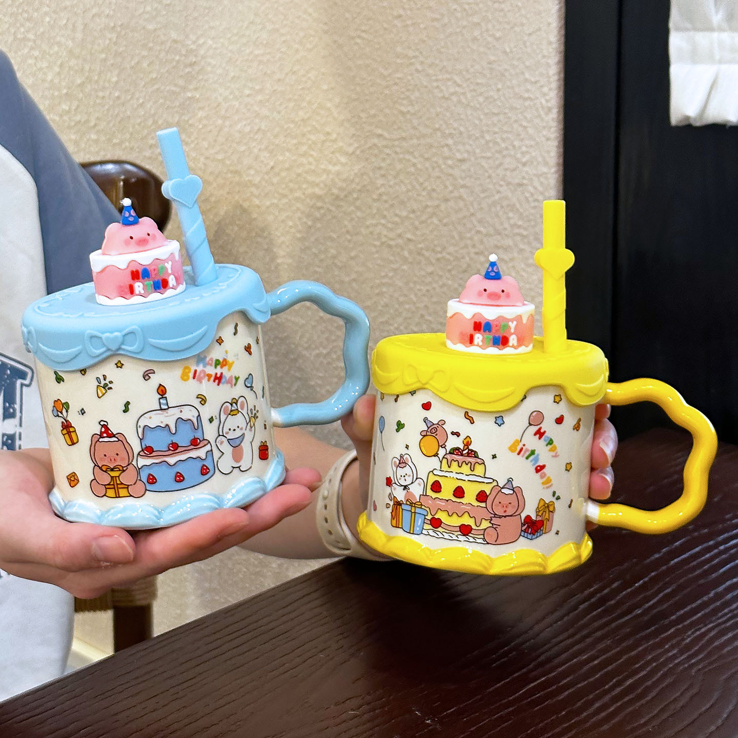 Bonita tarta de cumpleaños de dibujos animados marca taza de agua potable casera taza de paja de oficina de alta cara de taza de cerámica para niñas