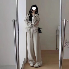 セットの女性の秋の服装の広脚のズボンの茶系は朝の帽子の衛衣感の運動のレジャーの2つのセットを組み合わせます。