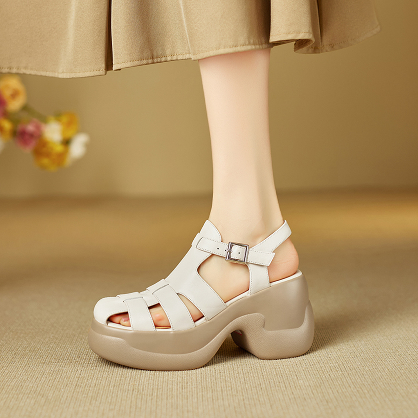 Sandal cao gót nữ mũi bao đế platform 9 cm quai chữ T kiểu La Mã — nâu sẫm