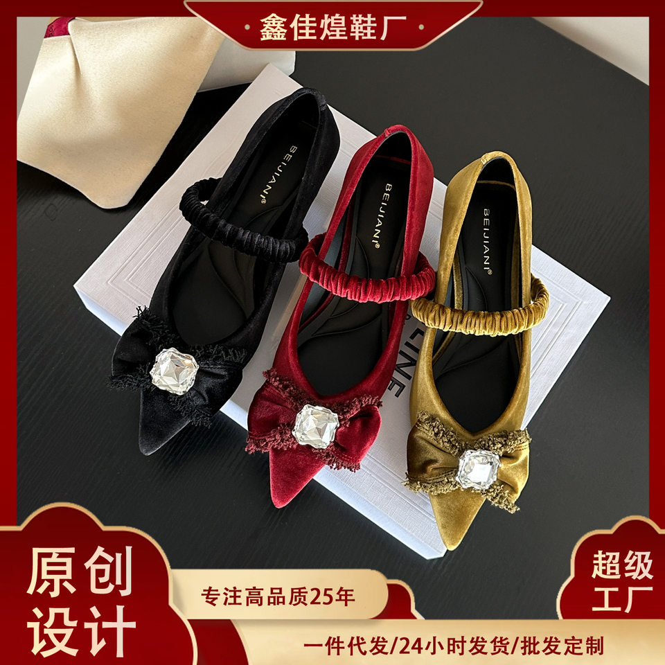 Giày Mary Jane nữ mũi nhọn nhung, quai ngang xếp ly đính đá và nơ, gót mèo thấp — Màu đỏ rượu, Xanh lá cây, màu đen