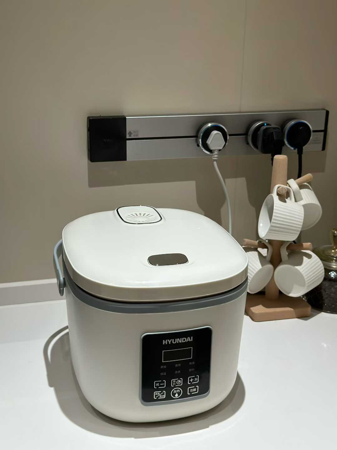 현대식 전기밥솥 5L (공장 직판 최저가, 대량 구매 시 가격 협의 가능. 공장 최저가 문의는 연락 주세요. 완제품 및 부품 주문도 가능합니다.)