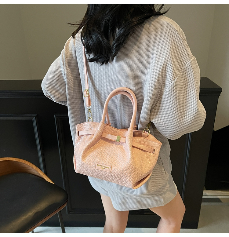 Simple crossbody bag 2025, single-shoulder bucket bag, Spring new style for work, Korean style bag, embossed commuting fashion bag for women undefined