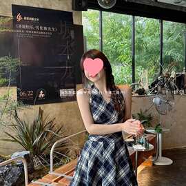法式气质V领黑白格子连衣裙女夏季2026新款设计感小众辣妹背心裙