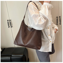 �n���¿�r�м�ɫ��ʯ�^�y���ذ�Ҹ��ُ�������ͨ�چμ�Ů�����l