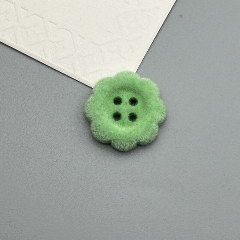 彩色植绒花朵四眼塑料纽扣 女装毛衣开衫手缝装饰扣发饰diy配件批|undefined