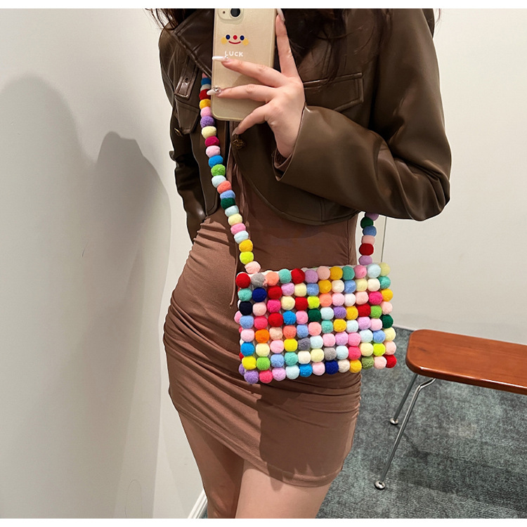 Nepal Colored Cross Shoulder Dammode Regnbågsboll Plysch mångsidig liten fyrkantig väska_voghion.com