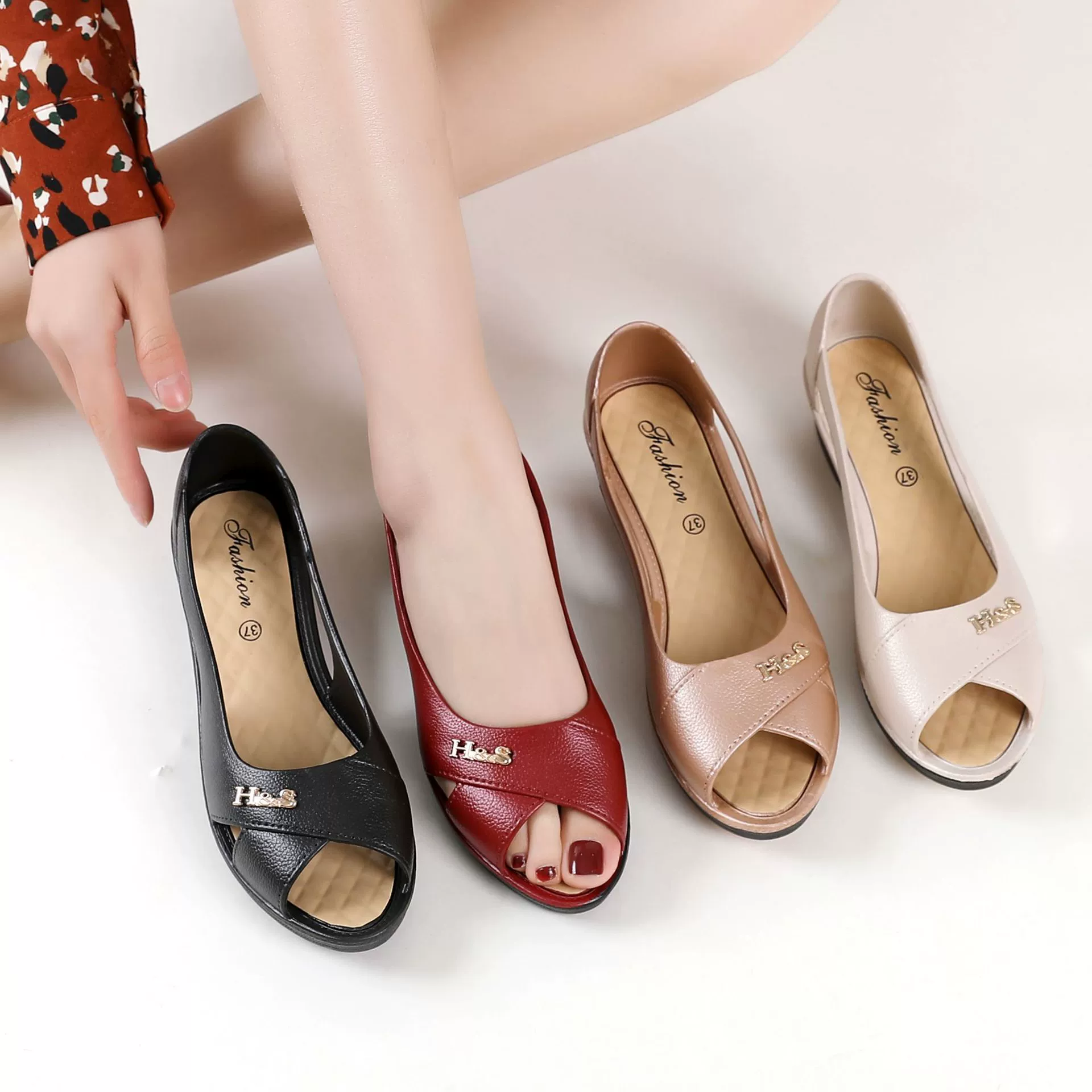 Новинка 2025, нескользящие сандалии для мам среднего и пожилого возраста, женская летняя верхняя одежда, босоножки на танкетке с толстой подошвой и рыбьим ртом на мягкой подошве