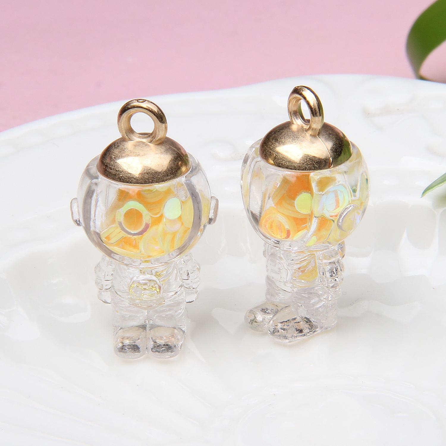 3g Weight Pendant Jewelry Making Type DIY Jewelry Accessories Classification 1 Piece Quantity Glass/Colored Glaze Material Astronaut, Heart Shape Pattern Sweet Style 1 Piece Glass/Colored Glaze Astronaut Heart Shape Pendant 1