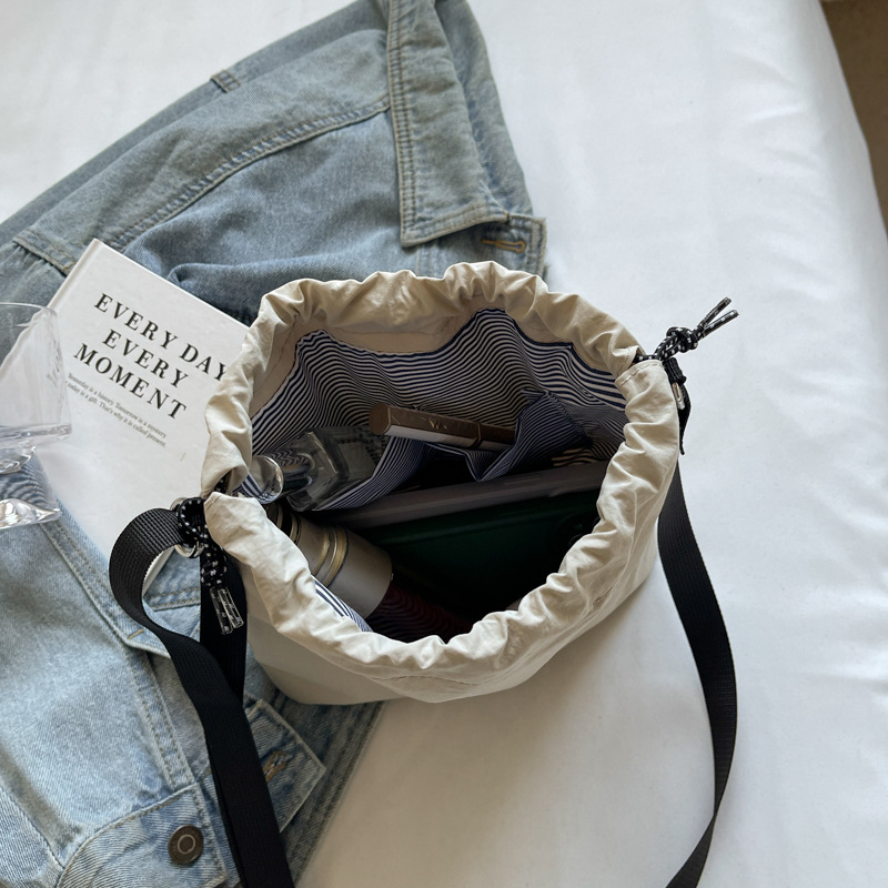 Bolso de tela de nylon transfronterizo bolso de brazo de mujer gran capacidad primavera y verano 2 bolsos 024 nuevo bolso de hombro ligero casual