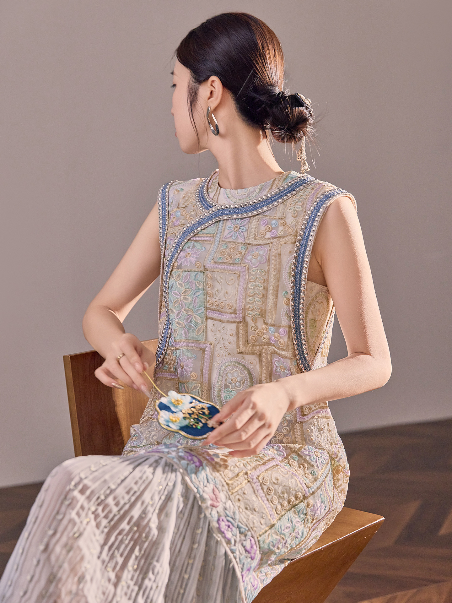 Đầm maxi nữ thêu tay phong cách Trung Hoa mới, tay ngắn, cổ tròn, chân váy dài có thể tháo rời — Màu xanh mơ