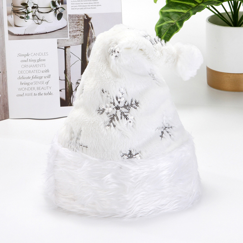 クリスマスの白いぬいぐるみのクリスマスの帽子の金銀の玉の片の雪の花の刺繍の成人のサンタクロースの帽子の祝日の家の装飾品|undefined