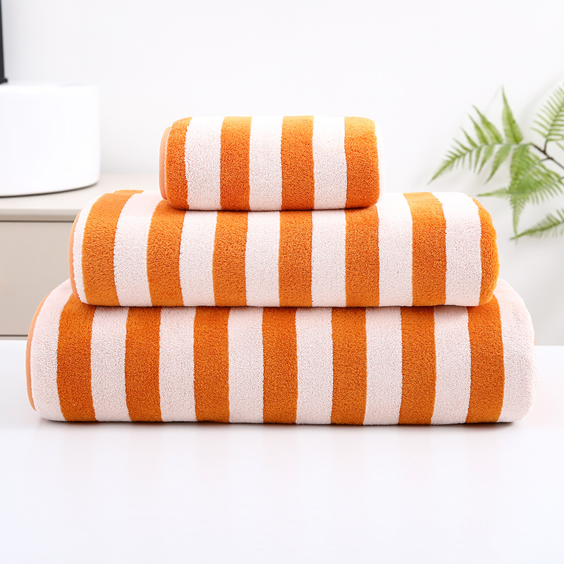 Toallas anchas al por mayor engrosadas absorción suave envueltas cuerpo grande toalla de baño de urdimbre simple toalla de baño de lana de coral