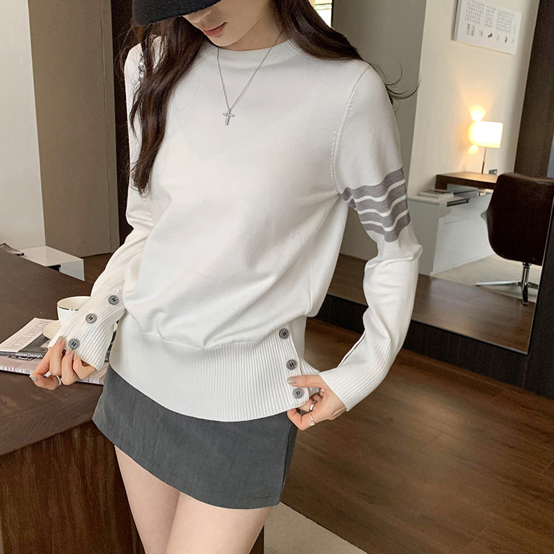 Unique and super-nice white inner sweater knitted base shirt women's 2025 autumn and winter hem waist design top