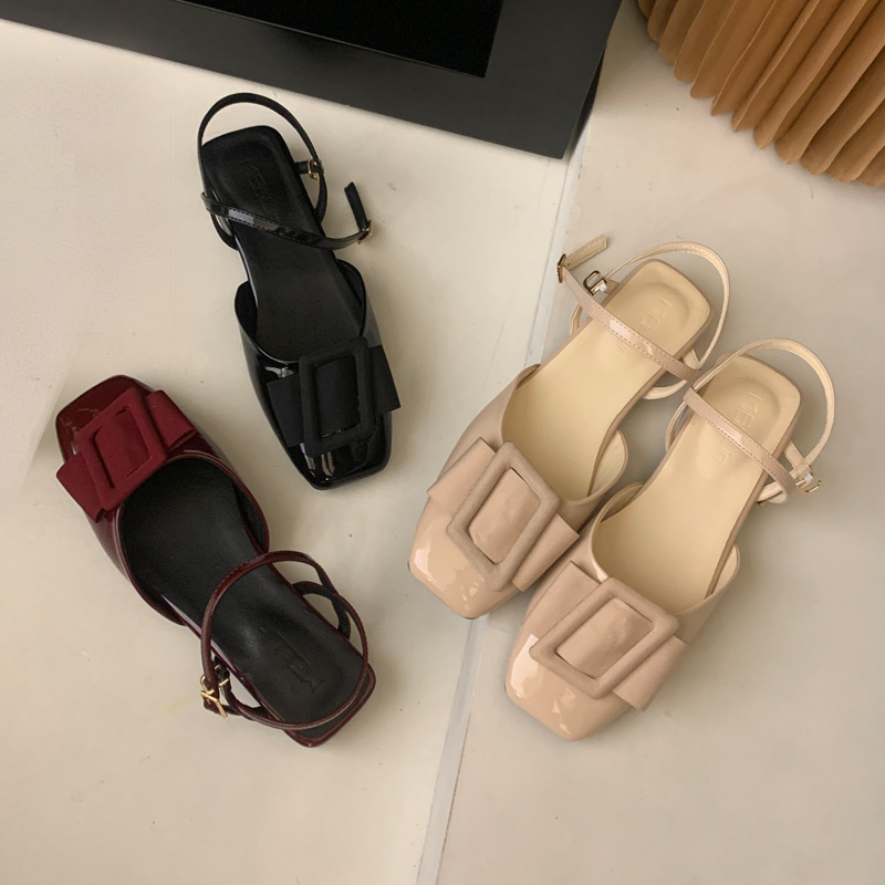 Summer elegant sandals with bow square toe with a strap