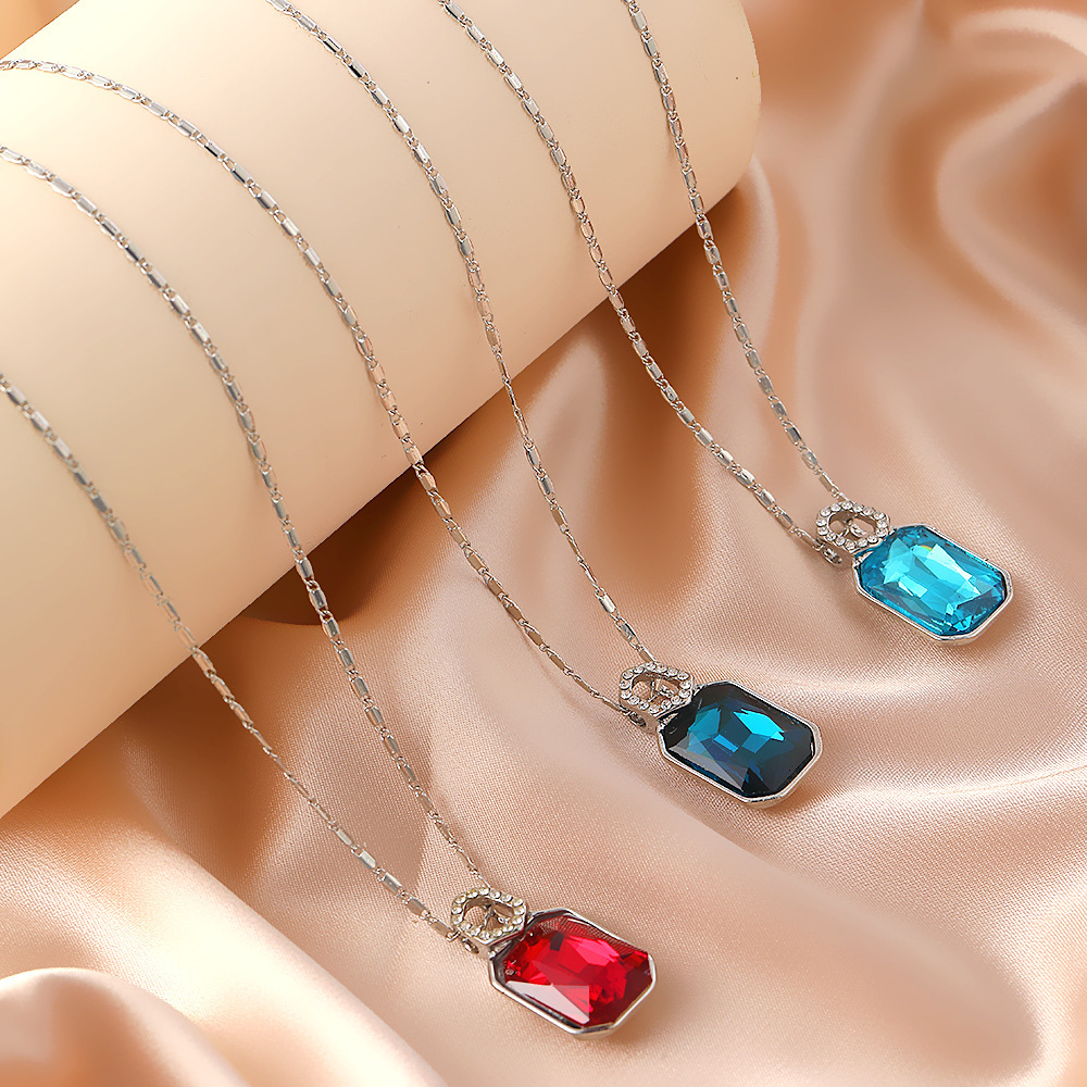New Simple Diamond Geometric Square Pendant Necklace with Japanese and Korean Advanced Crystal Long Sweater Chain_voghion.com