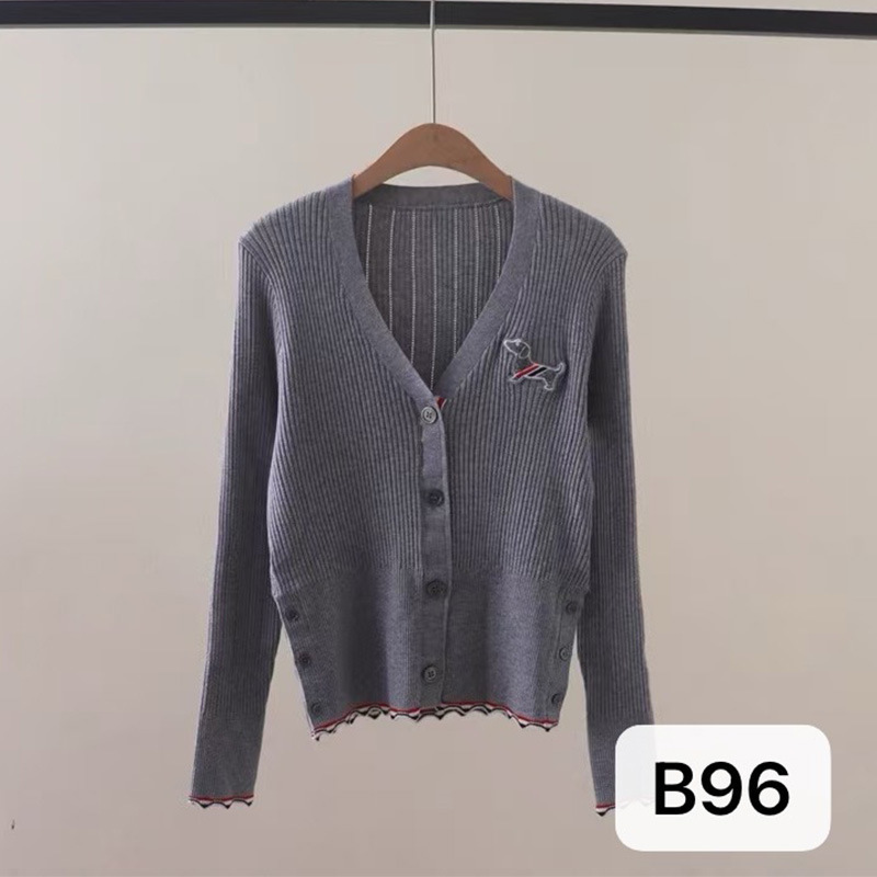 学院风下摆撞色波浪边坑条胸前小狗贴布V领针织开衫女装毛织工厂|undefined