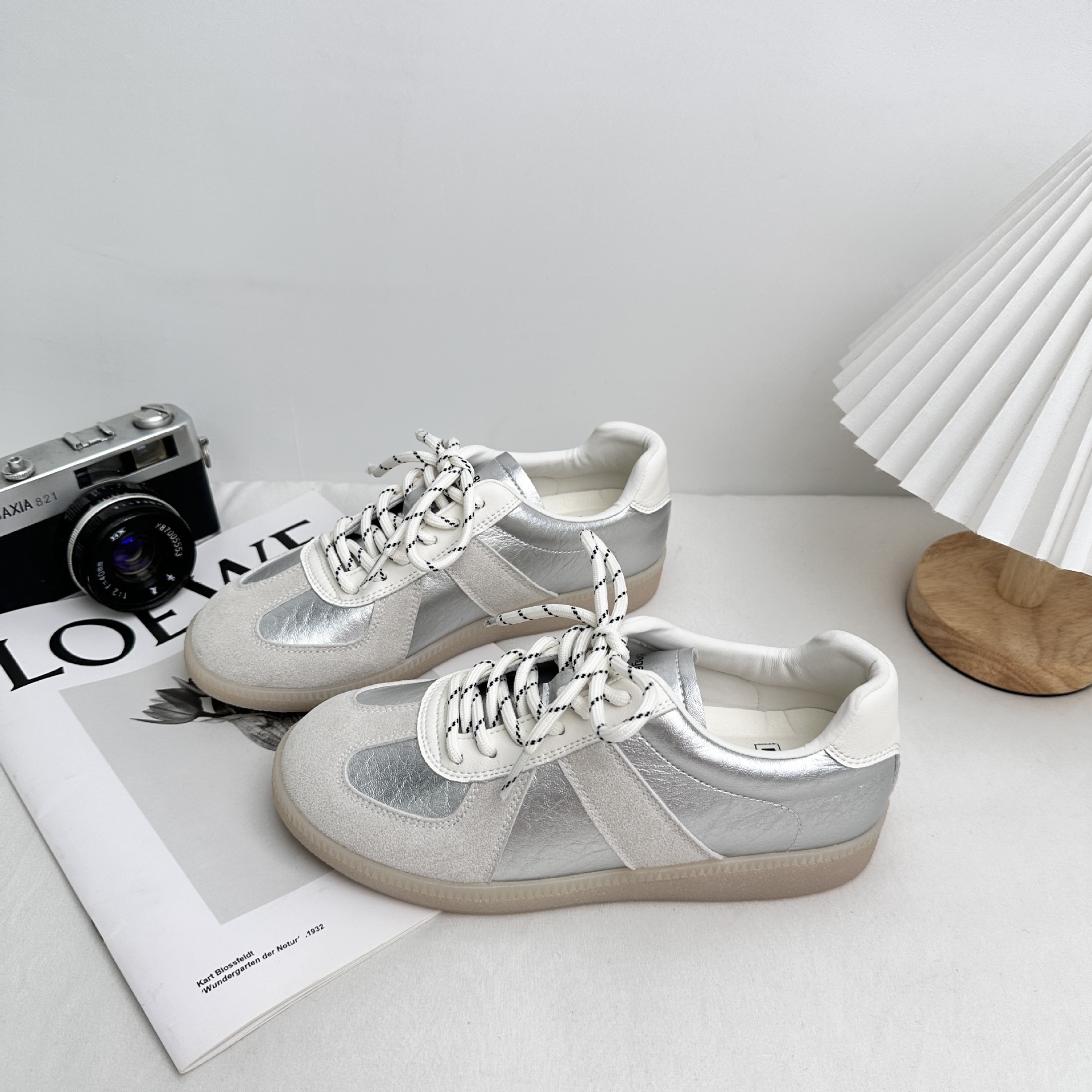 Plantillas de látex XY-A397/zapatos de entrenamiento alemán para mujer 2025 zapatos de satén de verano para mujer