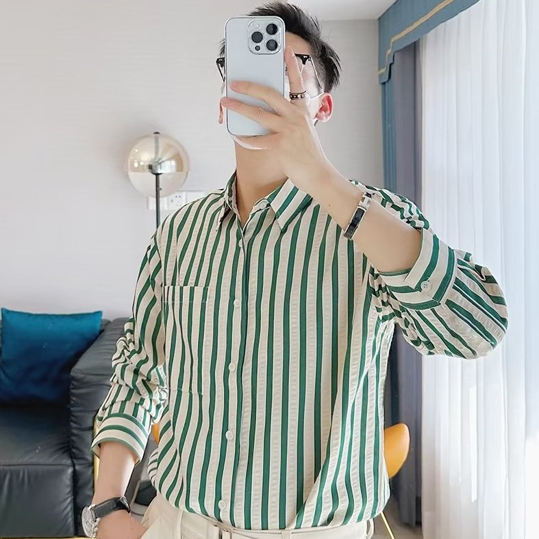 Versión coreana de la camisa a rayas de manga larga para hombres, sentido de alta gama, ropa de hombre yuppie británico, estilo ligero, camisa interior, chaqueta, marca de moda