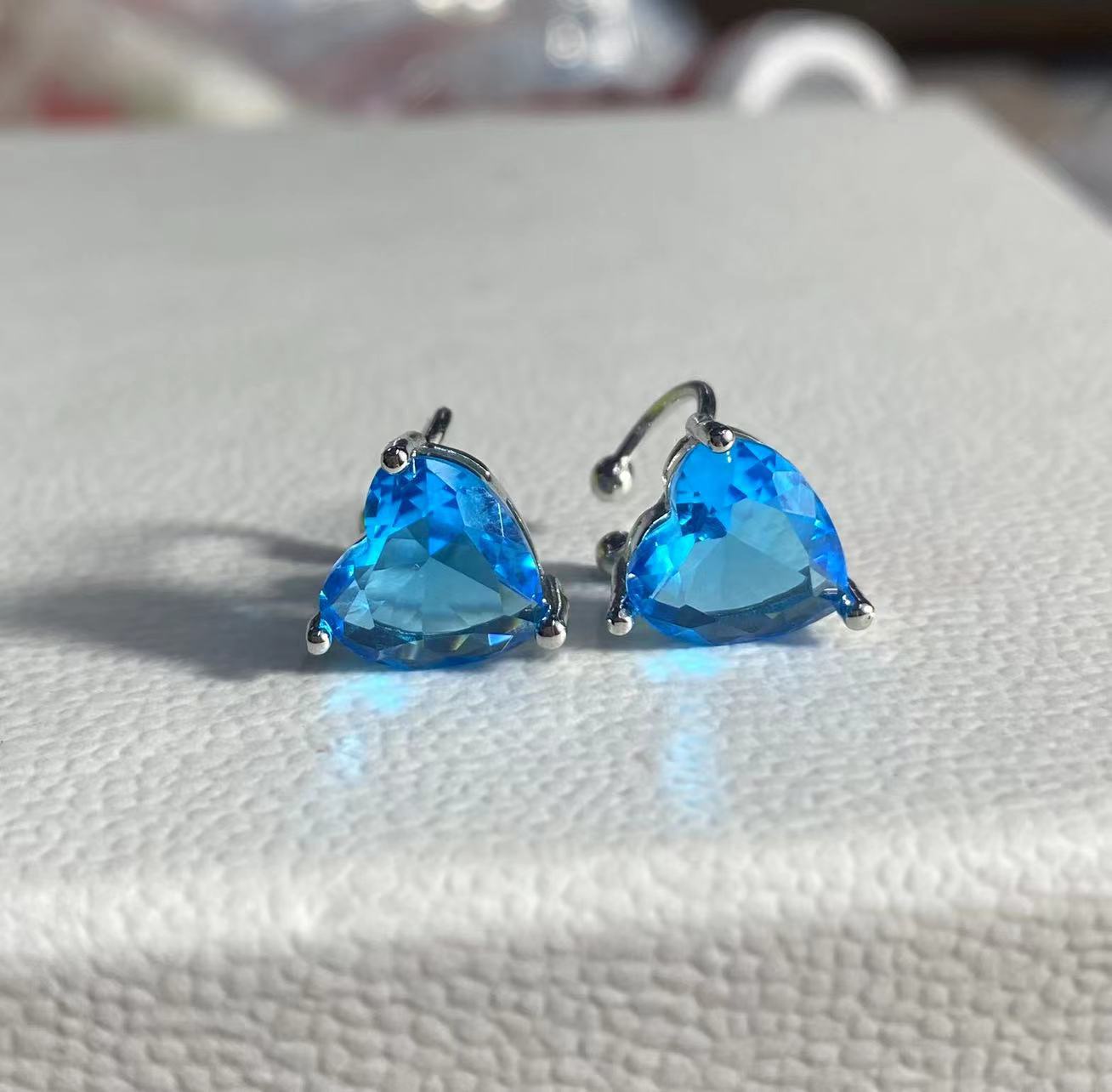 6g Weight Copper Ear Needle Material Zircon Inlay Material Ear Cuffs Classification 1 Pair Quantity Ear Cuff Niche Blue Heart Gemstone Non-Pierced Ear Jewelry Copper Zircon Simple Style Ear Clip Earrings