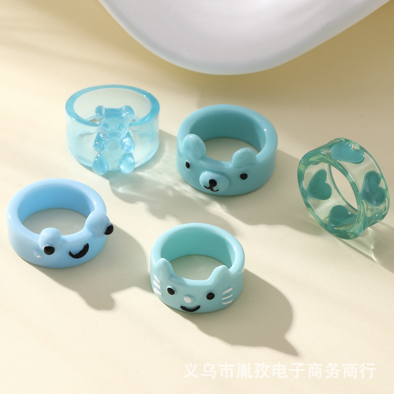 Verano transfronterizo Amazon nuevo animal de dibujos animados Rana oso resina diversión personalidad hip hop anillo conjunto traje