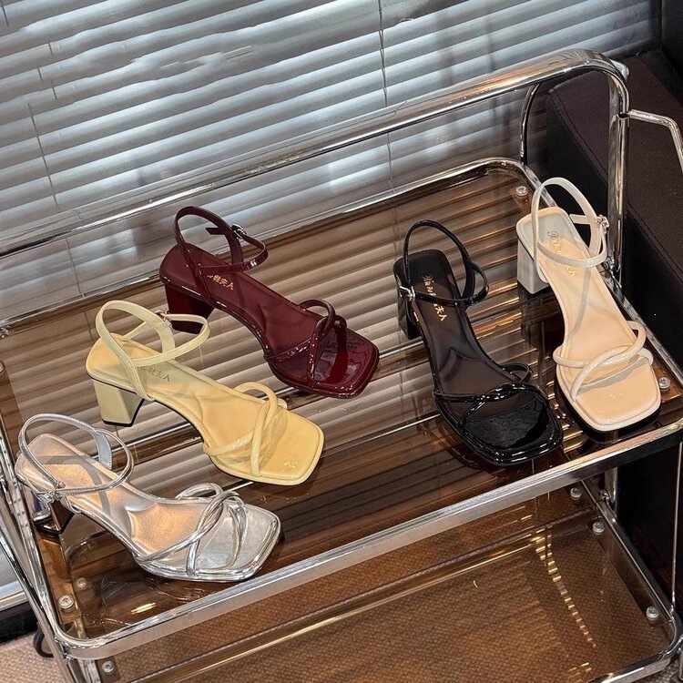 Vintage-Style Mid-Heel Silver High-Heeled Sandals, 2026 Summer French Elegance, Perfect for Dresses, Comfortable and Stunning Sandals Vintage-Style Mid-Heel Silver High-Heeled Sandals, 2026 Summer French Elegance, Perfect for Dresses, Comfortable and Stunning Sandals