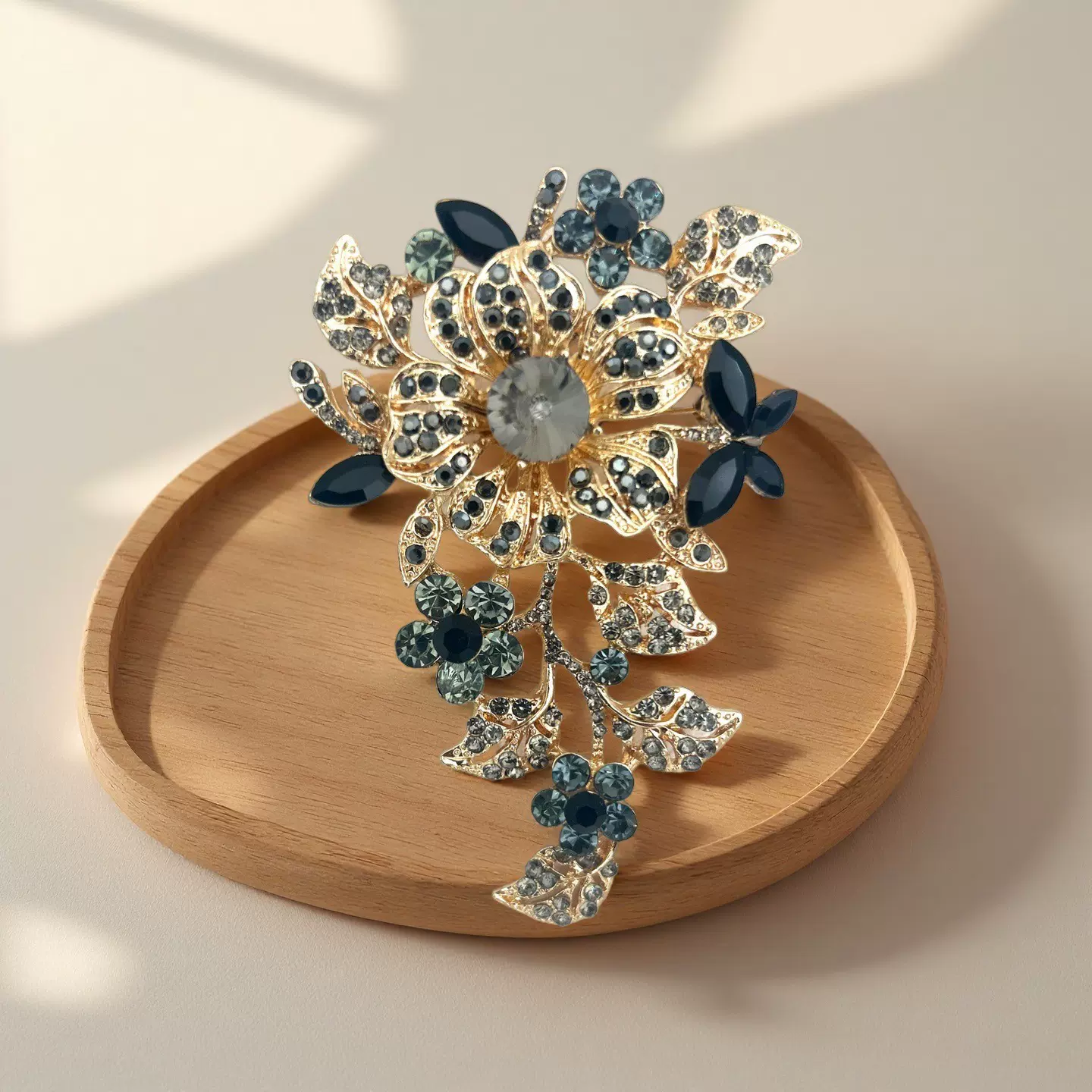 1件高档新款花朵女士胸针奢华宫廷水晶复古气质胸花时尚百搭胸针