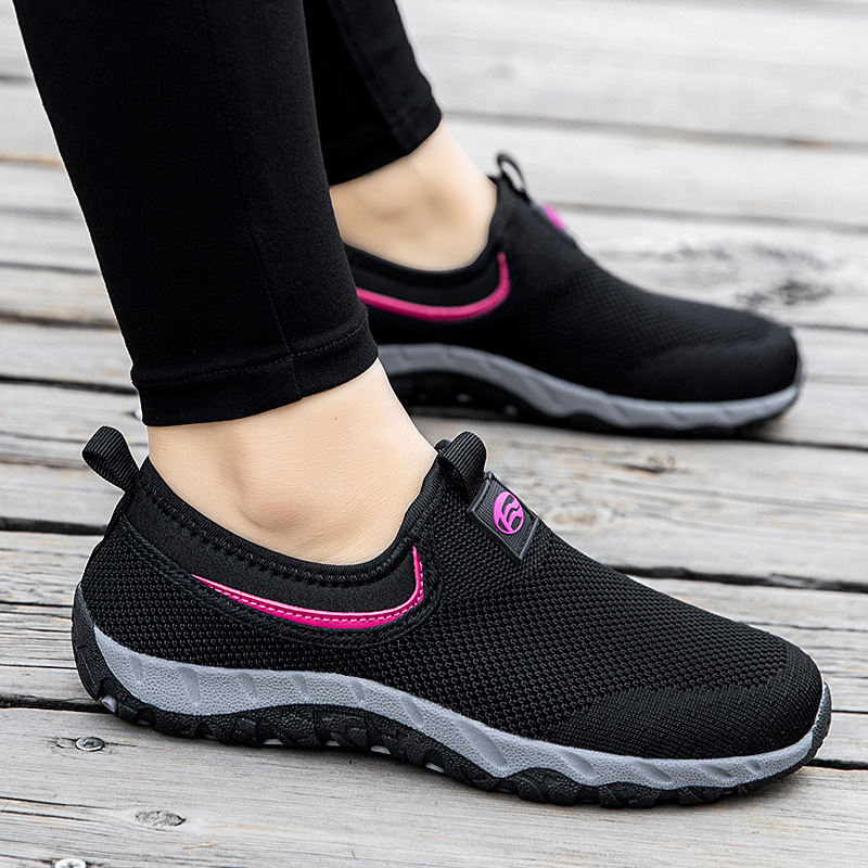 2025 primavera nuevas sandalias de mujer zapatos de madres de mediana edad y zapatos de madres de malla transpirables zapatos de mujer con suela suave zapatos casuales de ancianos