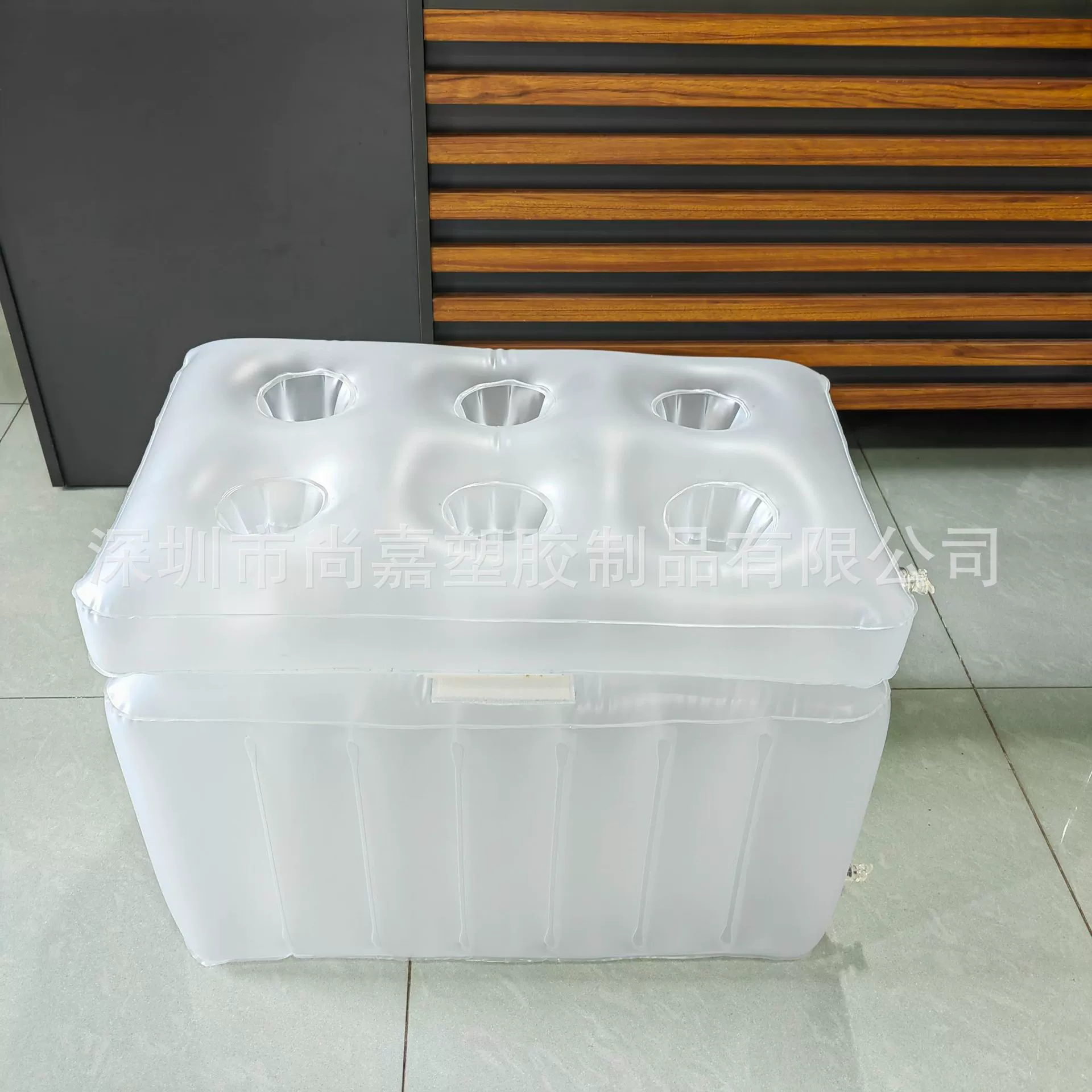 Новая форма квадратного большого ведра со льдом надувного ведра со льдом, плавающего на воде