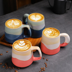 粗い陶器のコーヒーのコップは耳のラテの杯のレトロな陶磁器の高い顔のマグカップの家庭用のコップのカップルのコップを掛けます。