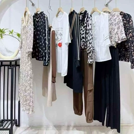 女装杂款包;连衣裙;羽绒服