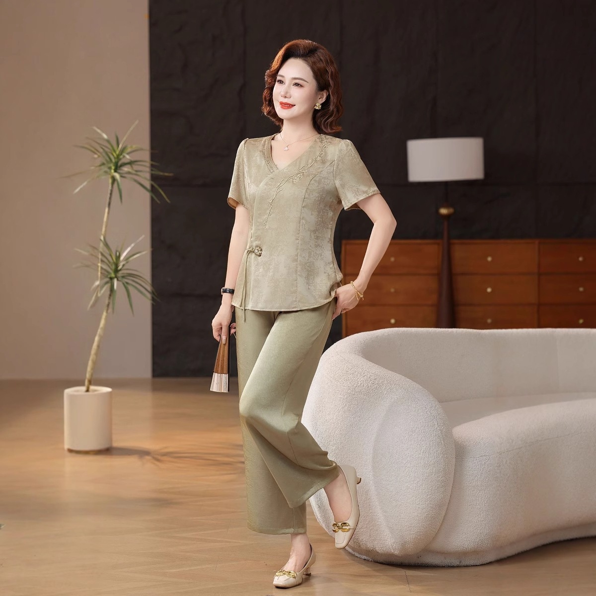 Summer New Style V Neck Shirt Two-Piece Set 2025 Middle-Aged and Elderly Women's Chinese Style Short-Sleeved T-Shirt Suit Chinese Style Mother's Wear