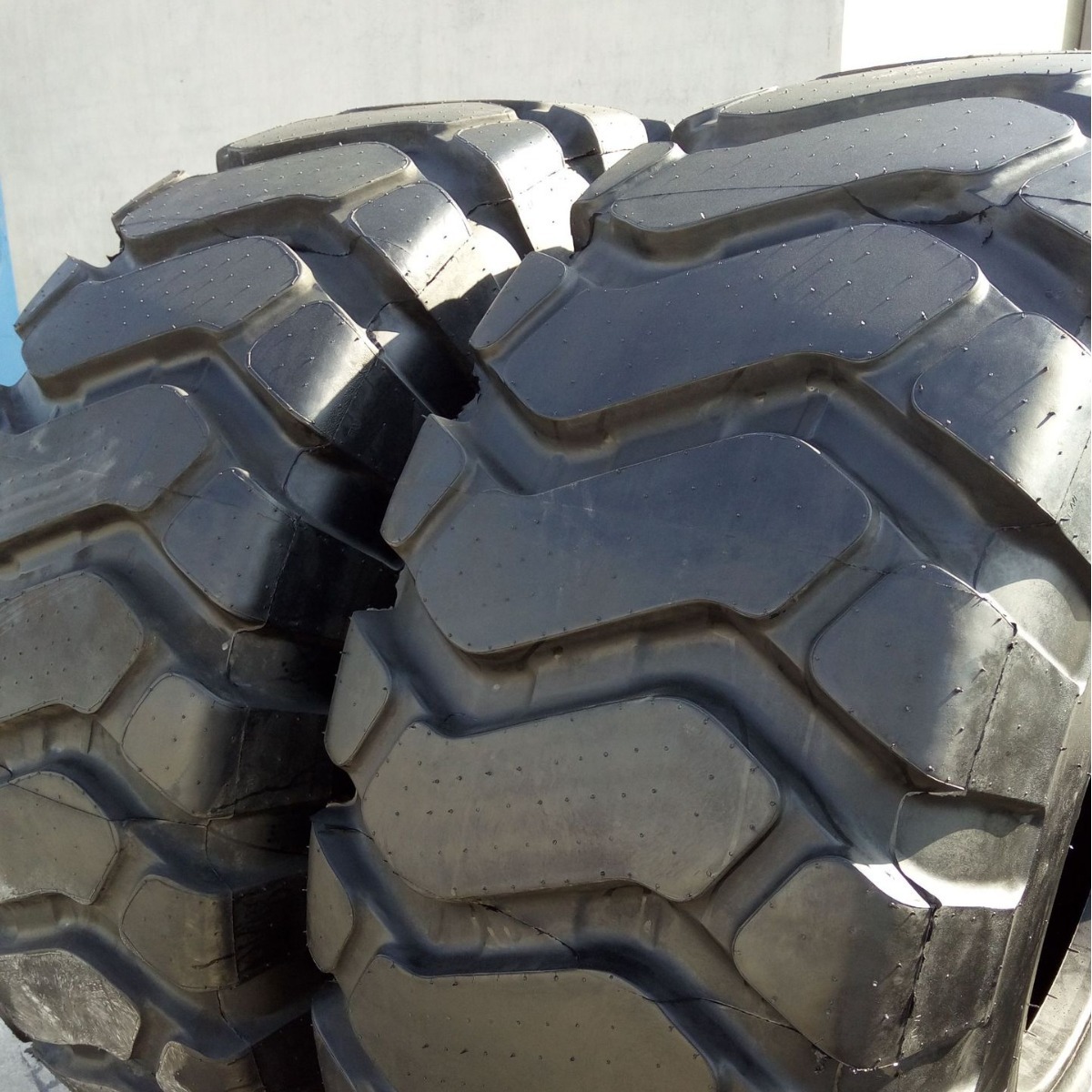 工程车钢丝轮胎 1800R25 B06S 重载矿山专用子午线轮胎 厂家直销