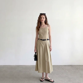 女式T恤;女式毛呢外套;连衣裙