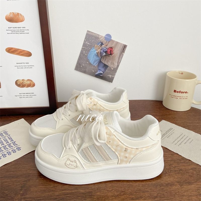 Leche blanca a través de la red zapatos blancos para mujeres con suela gruesa de verano 2026 nuevos zapatos de nicho para mujeres diseño universal zapatos deportivos para estudiantes de skate