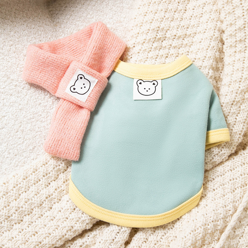 Otoño y invierno nuevo estilo de mascota macarón etiqueta camiseta de oso con ropa de perro y gato fuera