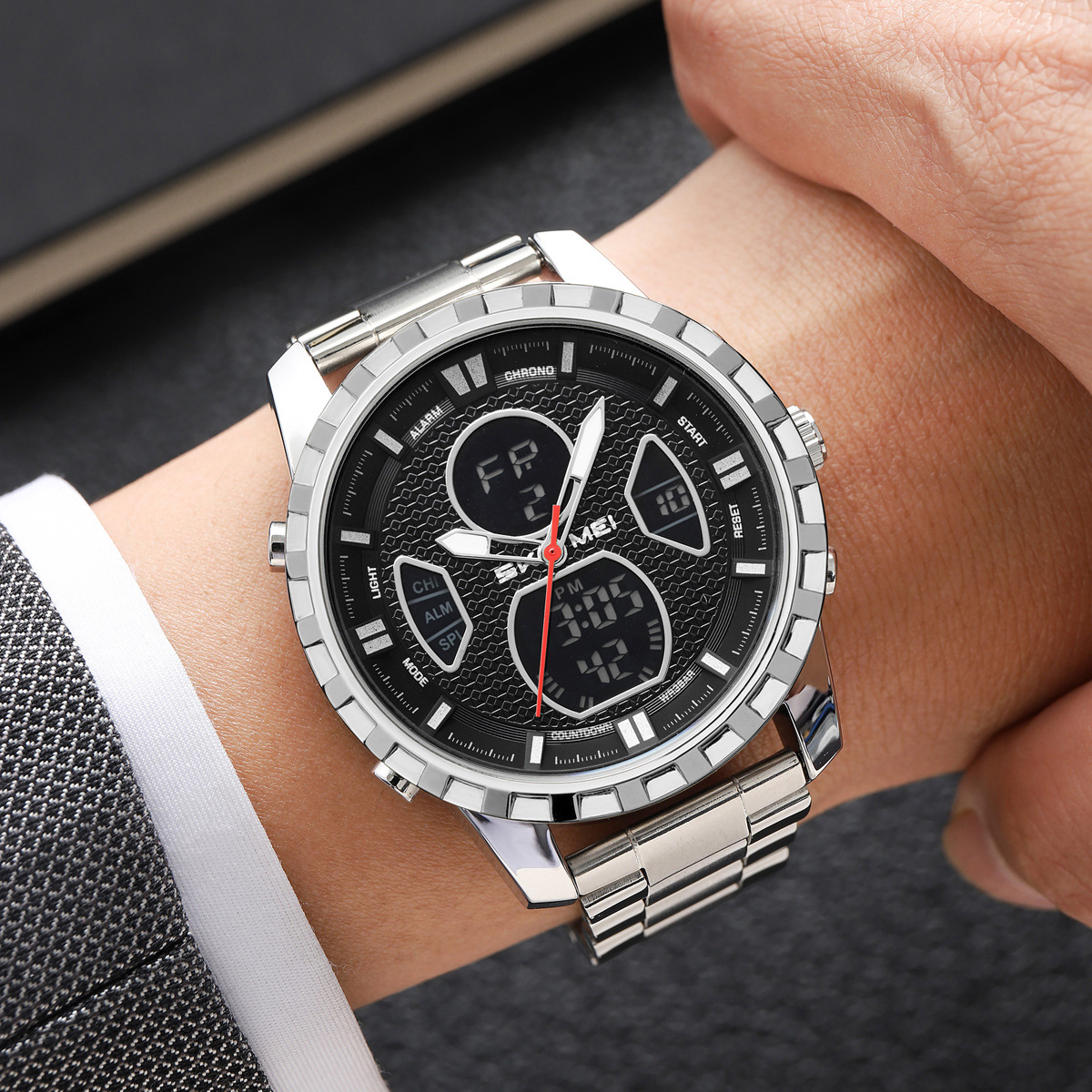 Reloj deportivo masculino de doble pantalla impermeable multifuncional de comercio exterior fábrica de personalización transfronteriza spot
