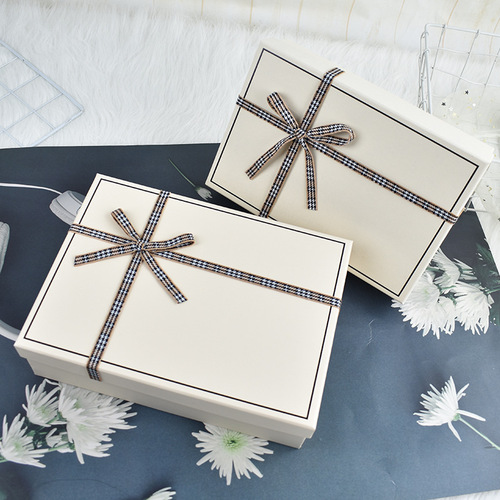 Large scarf clothes gift box small fresh Valentine's Day Teacher's Day birthday gift box cosmetics lipstick box wholesale