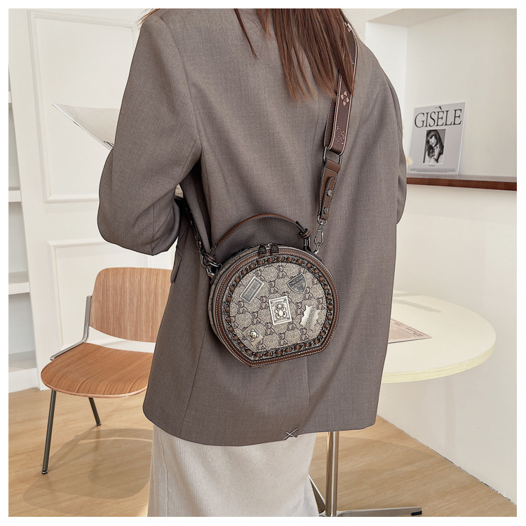 Beibei Tasche Textur kleine Tasche Damentasche 2024 Herbst und Winter neue trendige Abzeichen einzelne Schulter Umhängetasche modische kleine runde Tasche trendy_voghion.com