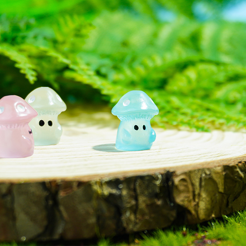 Lindos ojos color pequeño hongo nuevo mini resina luminosa hongo hombre pequeño modelo creativo decoración de micro paisaje