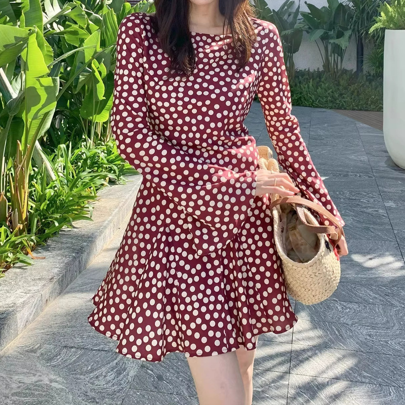 2026 Spring/Summer New French Resort Style Red Polka Dot Dress for Women, Slim-Fit Waist-Cinching Short Dress 2026 Spring/Summer New French Resort Style Red Polka Dot Dress for Women, Slim-Fit Waist-Cinching Short Dress
