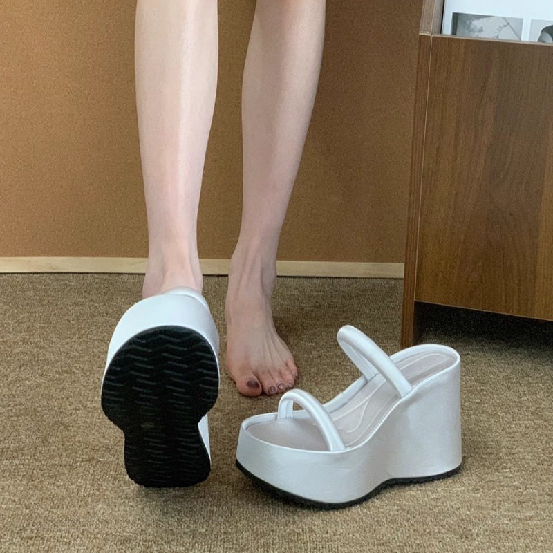 회색