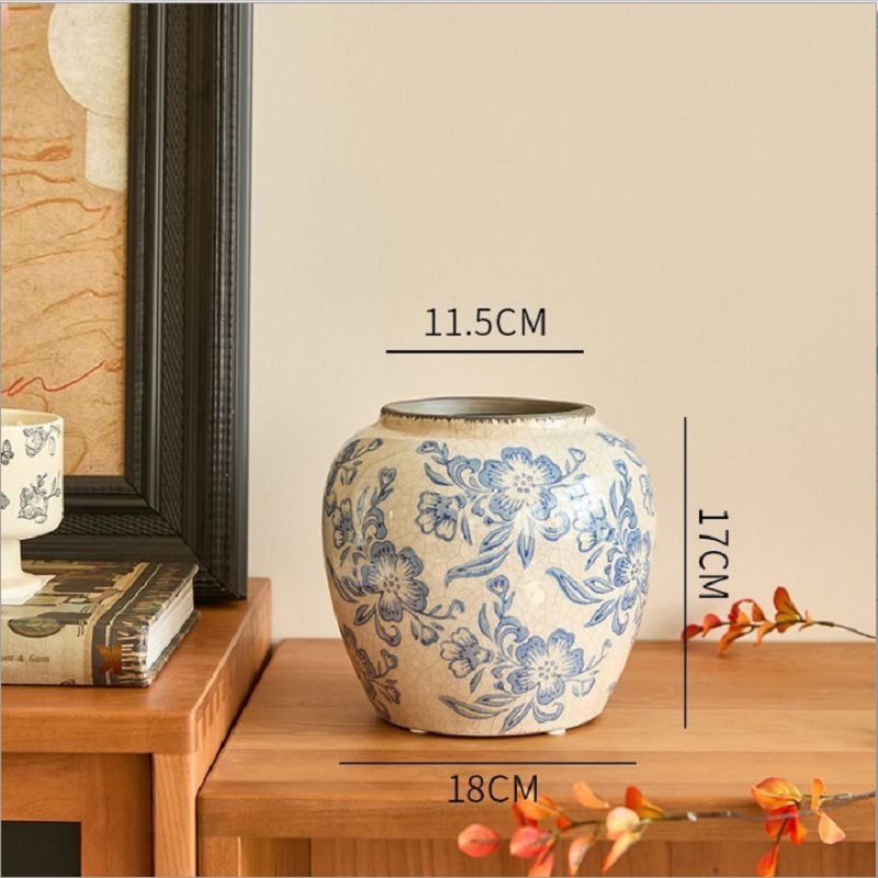 Qingyun blue and white porcelain round jar