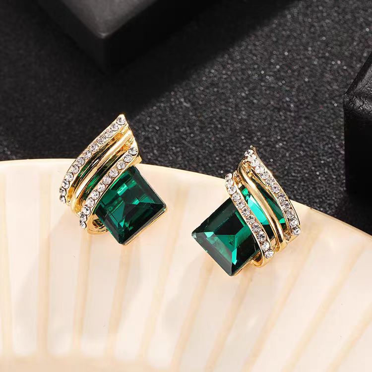 South Korea Green Earrings High-end Light Luxury Autumn and Winter Women's Niche 2024 New Trendy Gem Earrings Design