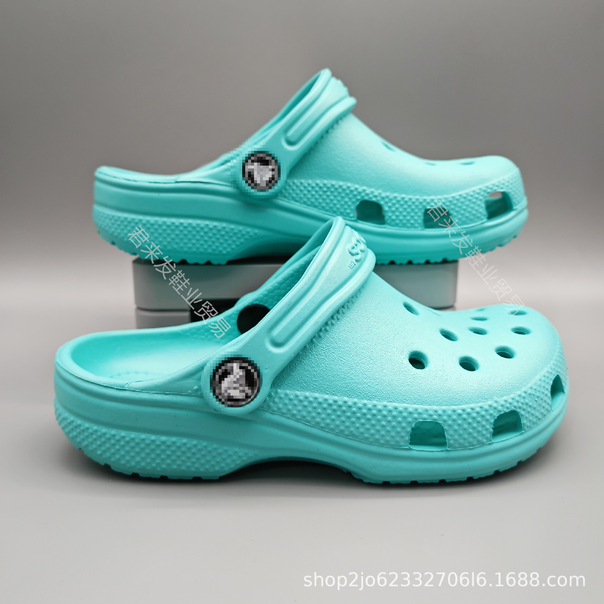 Fábrica de venta directa de zapatos de hueco de niños y niñas, zapatos de verano respirables antideslizantes zapatillas de playa ligeras al por mayor