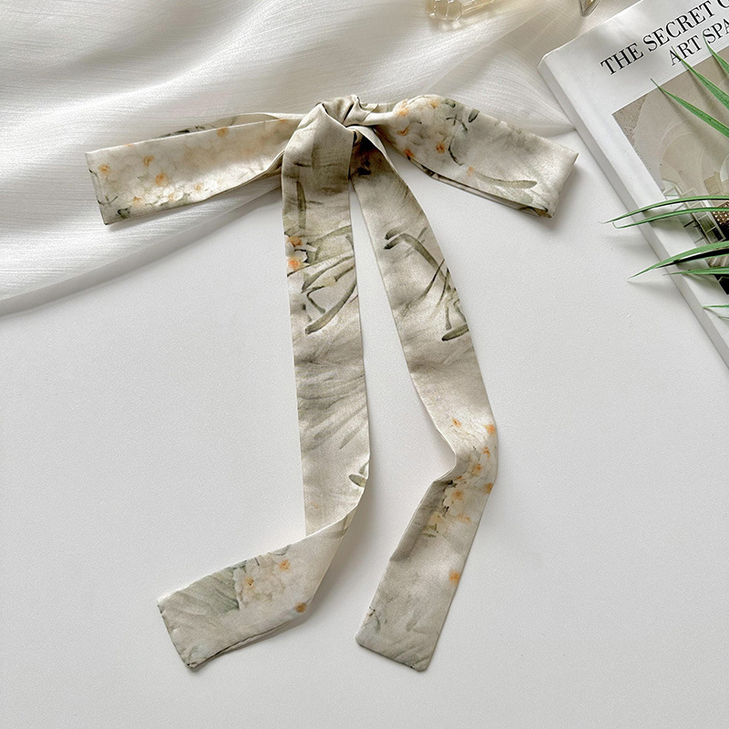 Bufanda larga de seda para mujer 2025 nuevo estilo coreano de alta gama verde verano delgada bufanda de seda lazo para el cabello diadema de bufanda de seda.