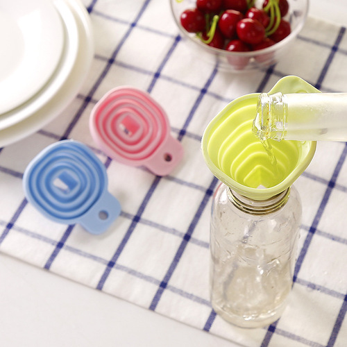 Creative foldable mini telescopic funnel kitchenware silicone funnel household liquid divider oil funnel oil jug funnel