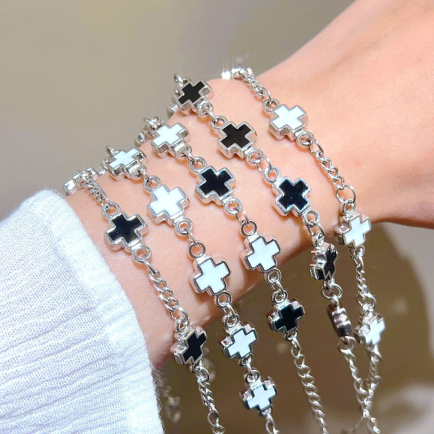 Cross-Border Fashion Black and White Splicing Cross Bracelet for Women Ins Versatile Design Hand Jewelry for Men 2025 Summer New Product