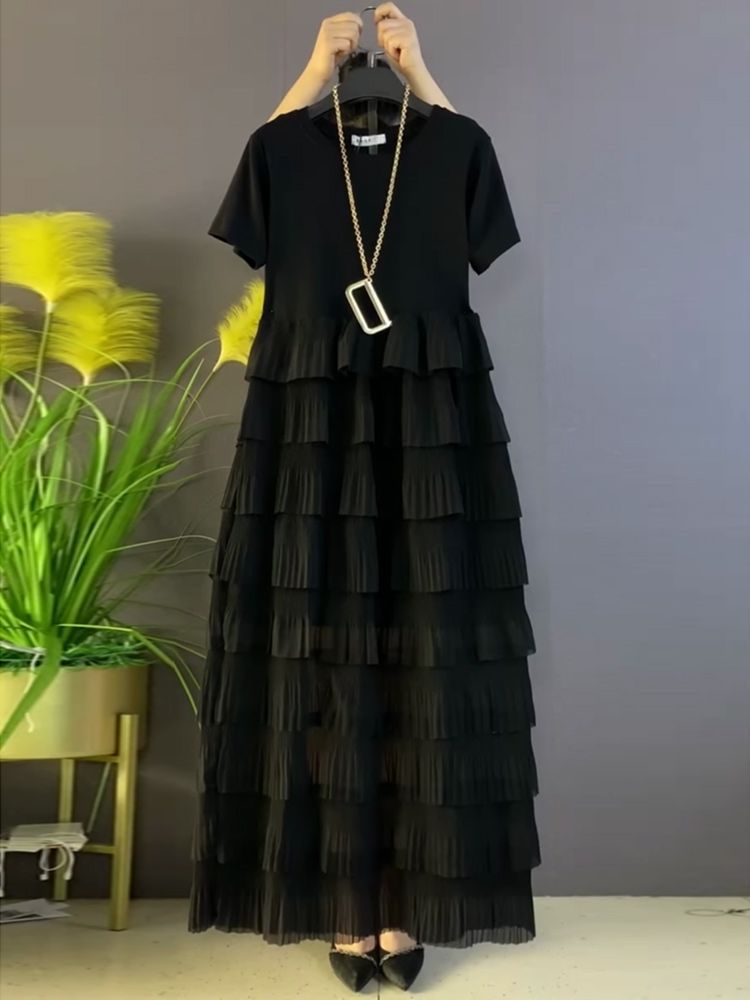 时尚新款大码女装胖妹妹显瘦蛋糕打底裙2025年圆领半袖黑色连衣裙