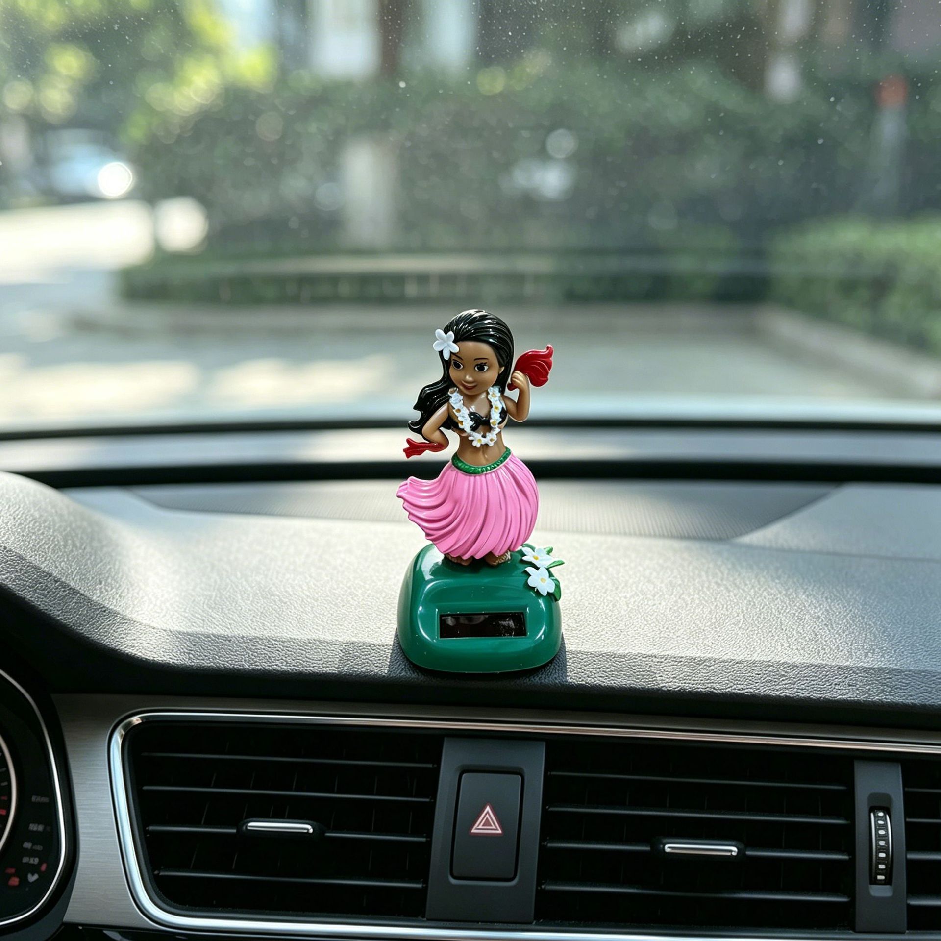 Solar-powered Hawaiian hula girl car ornament, creative car interior decoration, swinging figurine