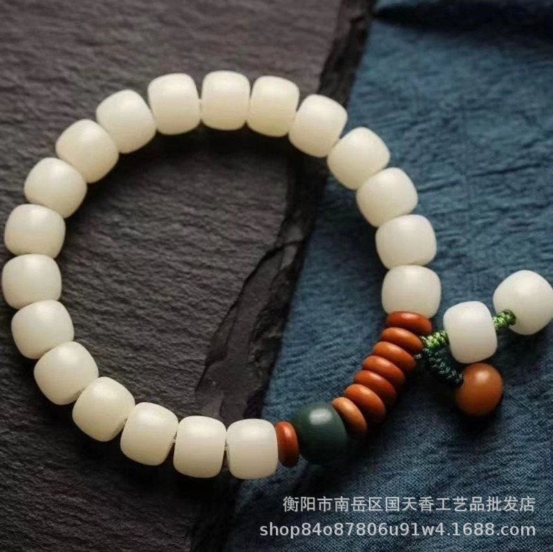 Wholesale she taicui emerald/white jade with carbon grilled cat's claw bracelet carving DIY pendant student version Wholesale she taicui emerald/white jade with carbon grilled cat's claw bracelet carving DIY pendant student version